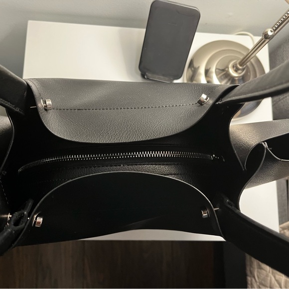 Stylish tote bag in classic black - Picture 3 of 3